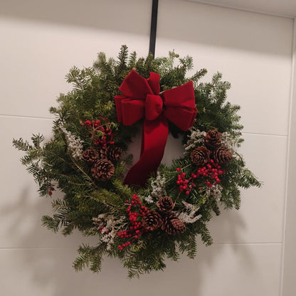 Wreath 22" with bow & hook